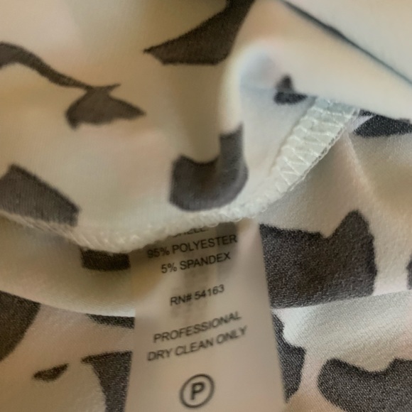 Calvin Klein polyester/spandex sleeveless top - Picture 4 of 4